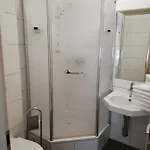 Guest house De Winter - - Apartmenthaus - Monteurzimmer